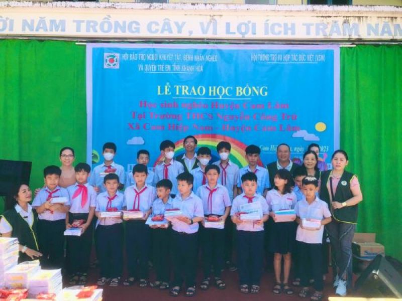 Tỉnh Hội Khánh Hoà: 100 suất học bổng trao tặng cho học sinh mồ côi, học sinh nghèo