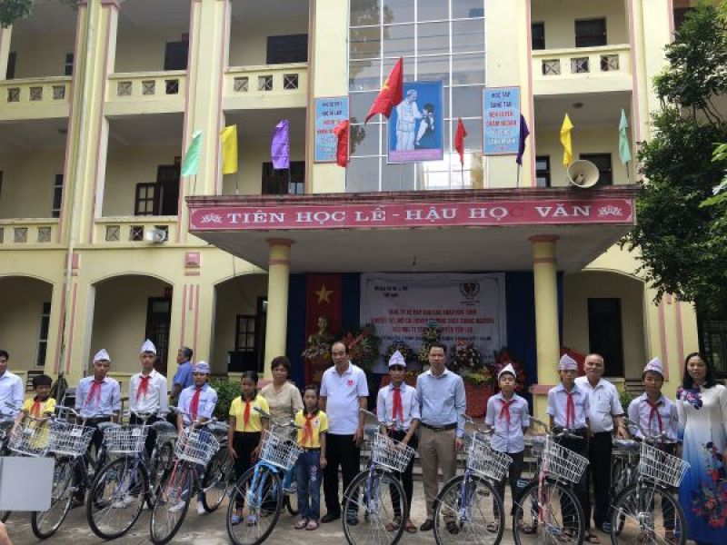 Trung ương Hội:  Dự lễ khai giảng năm học mới và trao 20 xe đạp cho học sinh khuyết tật, mồ côi