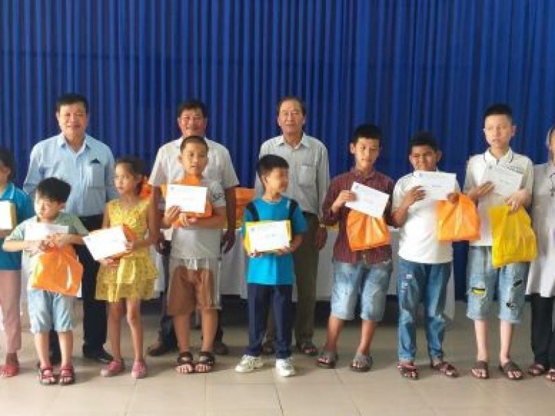 Tỉnh Hội Thừa Thiên - Huế: Tặng 70 suất quà cho trẻ em khuyết tật