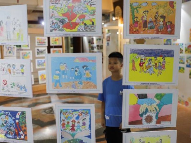 Triển lãm 400 tranh của trẻ em yếu thế tại Sài Gòn