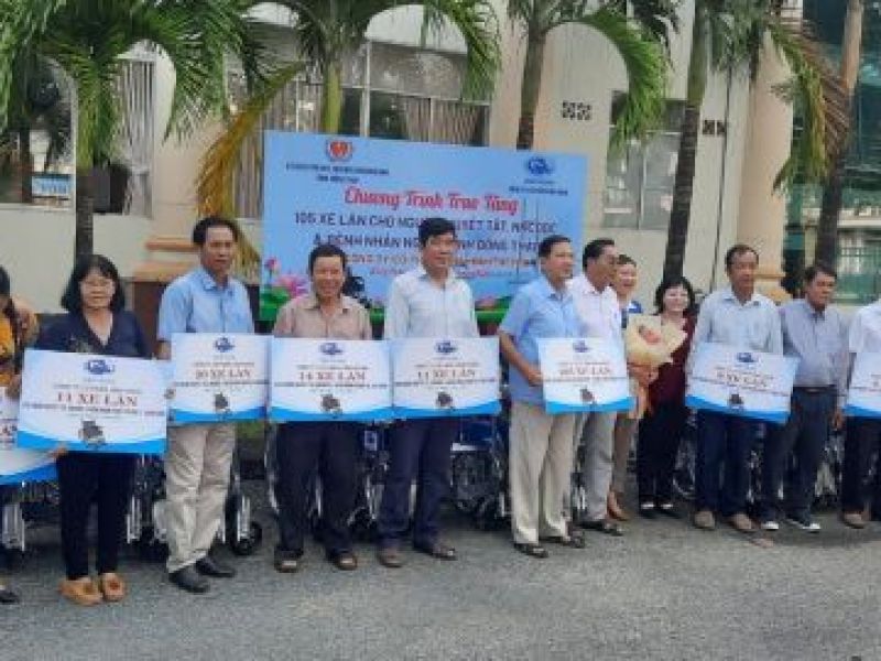 Tỉnh Hội Đồng Tháp: Trao tặng 105 xe lăn cho người khuyết tật