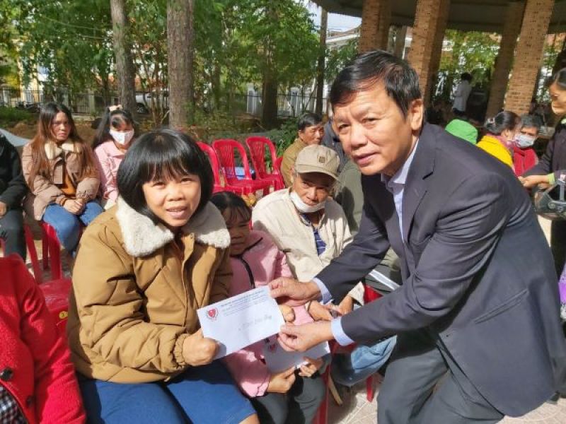 Trung ương Hội: Trao vốn sinh kế cho 24 người khuyết tật tỉnh Lâm Đồng