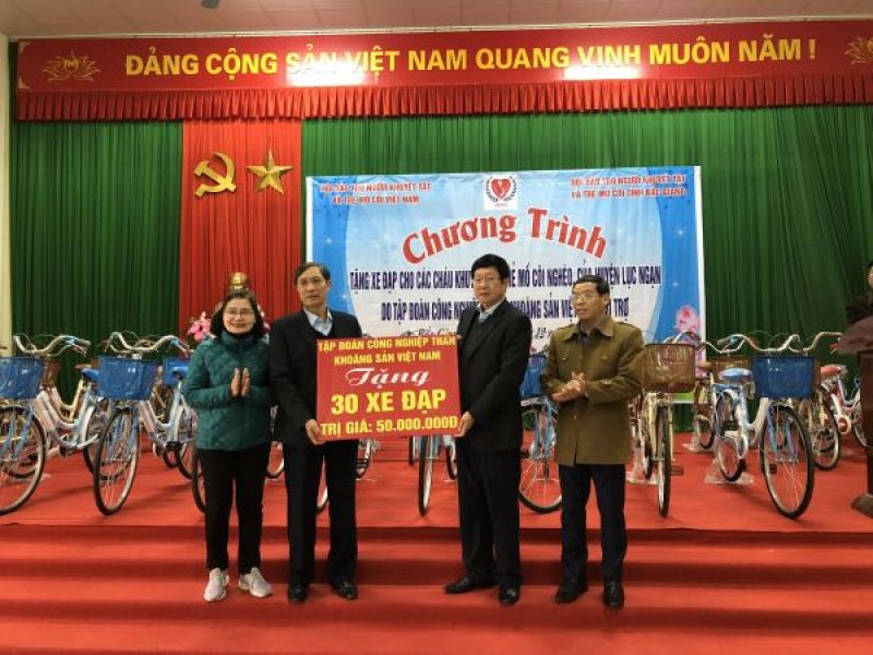 Trung ương Hội: Trao 30 xe đạp cho học sinh khuyết tật, mồ côi nghèo