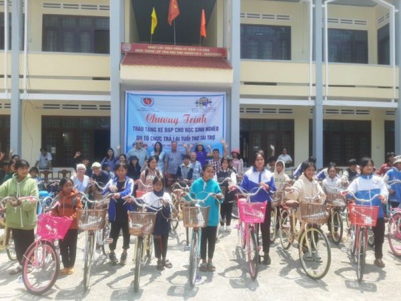 Tỉnh Hội Kon Tum: Trao tặng 50 xe đạp cho học sinh nghèo huyện Đắk Glei