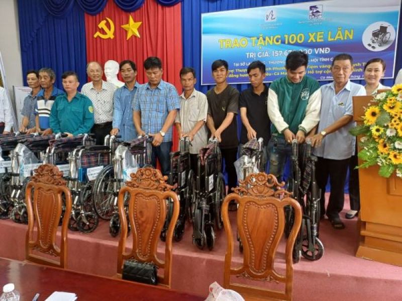 Tỉnh Hội Cà Mau: 100 xe lăn trao tặng cho người khuyết tật vận động