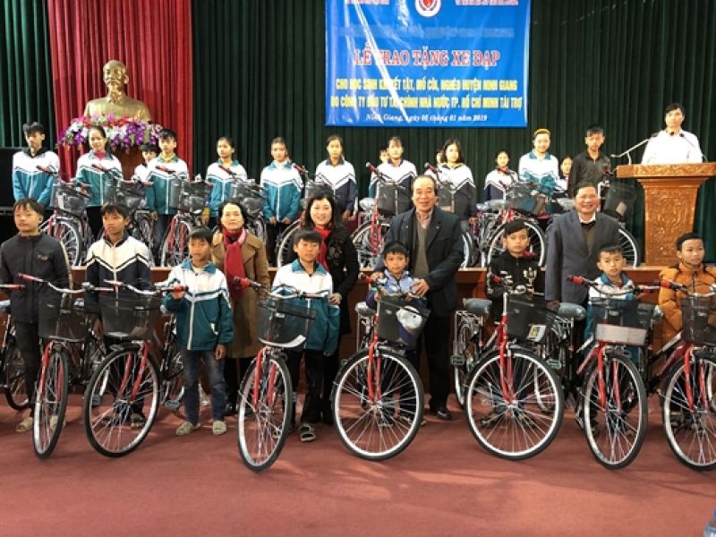 Trung ương Hội: Trao 70 xe đạp cho học sinh khuyết tật, mồ côi nghèo học giỏi nhân dịp năm mới
