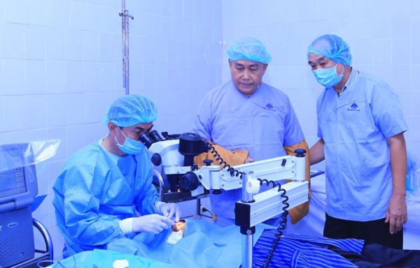Phẫu thuật mắt miễn phí cho người cao tuổi tỉnh Lạng Sơn
