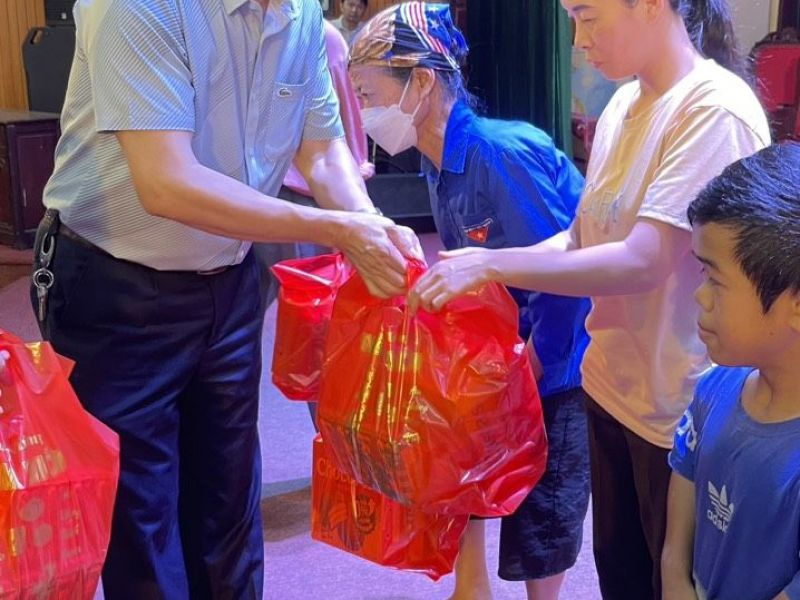 Tỉnh Hội Bắc Ninh: 100 suất quà trao tặng cho các đối tượng có hoàn cảnh khó khăn