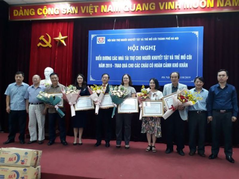 Thành Hội Hà Nội: Hội nghị biểu dương các nhà tài trợ cho NKT và TMC năm 2019, trao quà cho các cháu có hoàn cảnh khó khăn