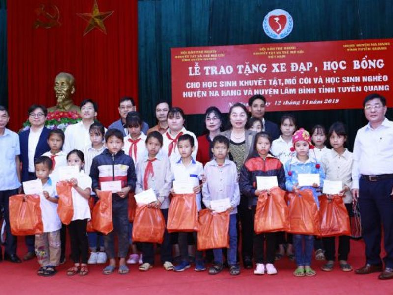Tiếp sức cùng học sinh khuyết tật, mồ côi tỉnh Tuyên Quang đến trường