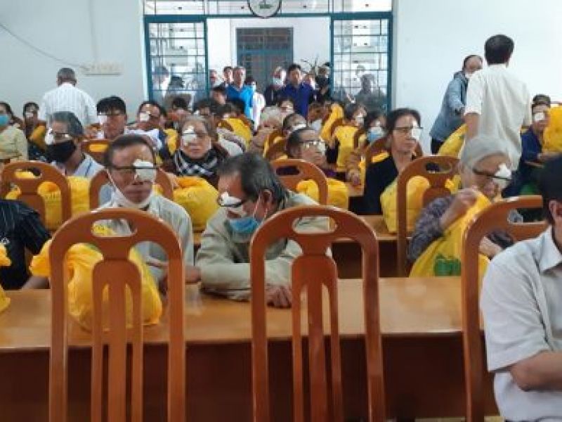 Tỉnh Hội Bình Thuận: Phẫu thuật mắt, thay thủy tinh thể cho 253 người mù nghèo