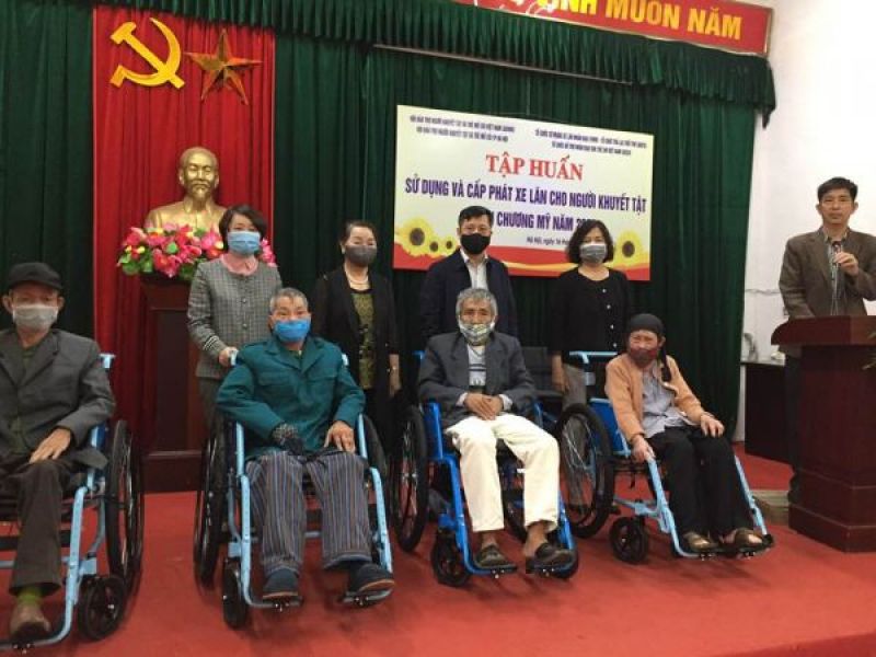 Trung ương Hội: Trao tặng xe lăn cho NKT Hà Nội