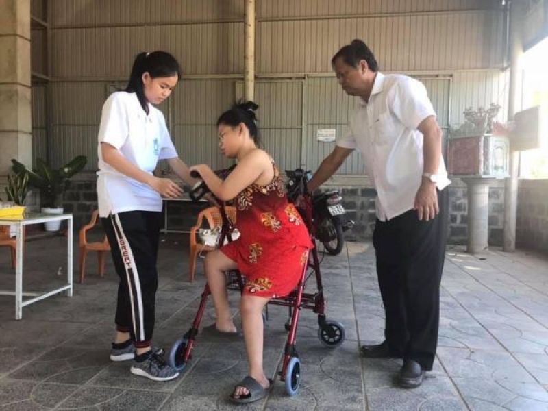 Tỉnh Hội Quảng Trị:  Trao xe lăn, xe tập đi và dụng cụ trợ giúp cho người khuyết tật