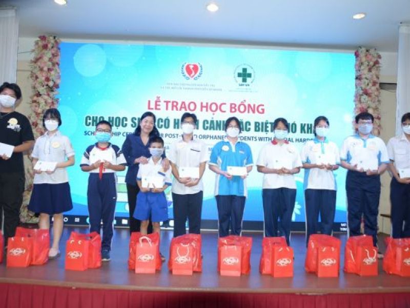 Thành Hội thành phố Hồ Chí Minh: 200 học bổng, 50 xe đạp trao tặng học sinh mồ côi, con em gia đình thương binh, liệt sĩ
