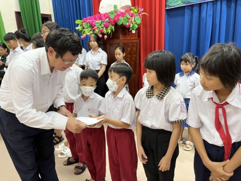 Uprace 2022 hỗ trợ học bổng cho học sinh khuyết tật, mồ côi tỉnh Bình Phước