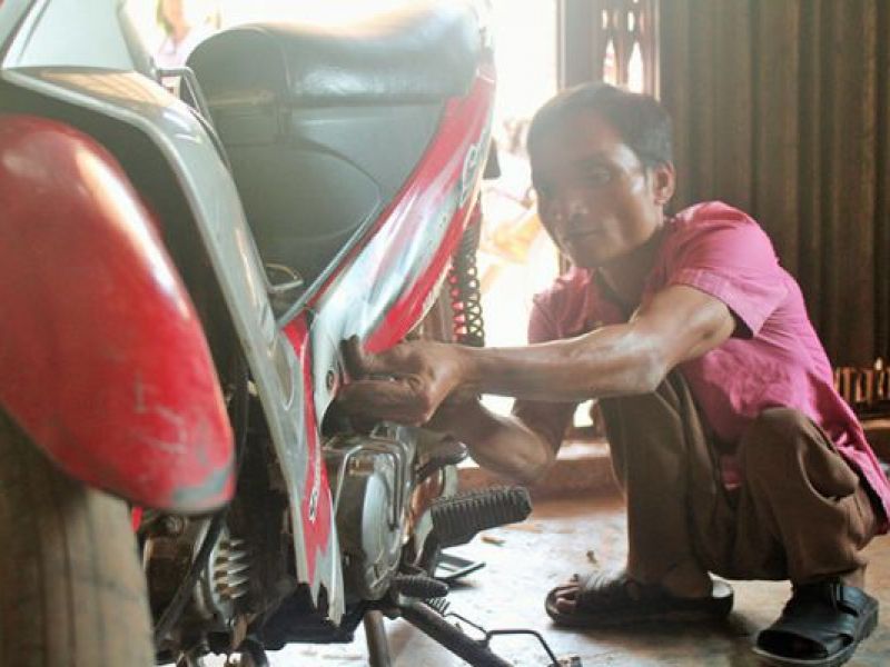 'Thằng Phơi thực sự biết sửa xe máy': Câu chuyện truyền cảm hứng!