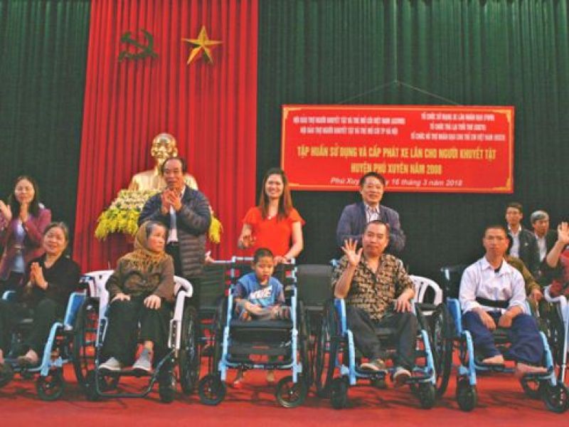 Ha Noi held training workshops and given 86 wheelchairs to disabled people