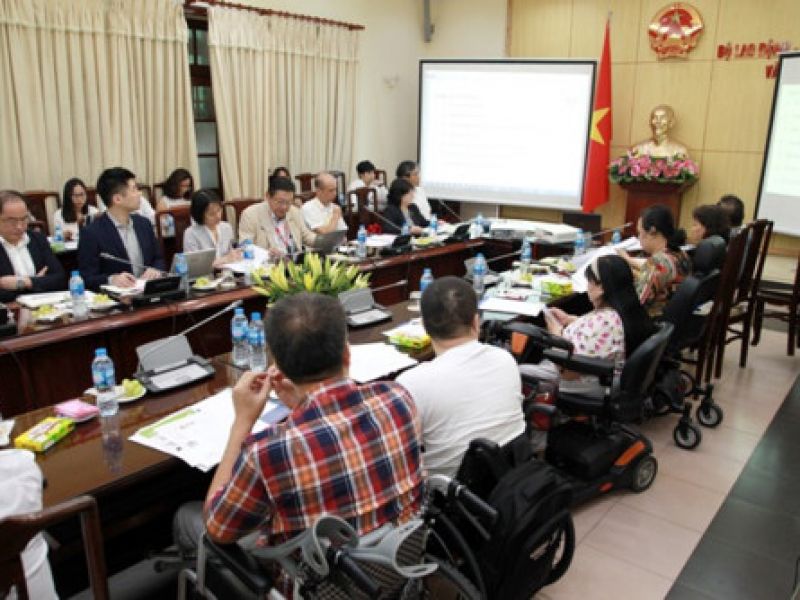 Sẽ có thang máy nâng hạ xe lăn cho người khuyết tật tại Việt Nam
