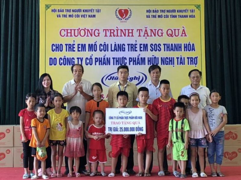 Trung ương Hội: Tặng quà cho người khuyết tật, trẻ mồ côi Thanh Hoá