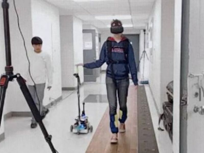 Mỹ phát triển gậy robot giúp người khuyết tật di chuyển