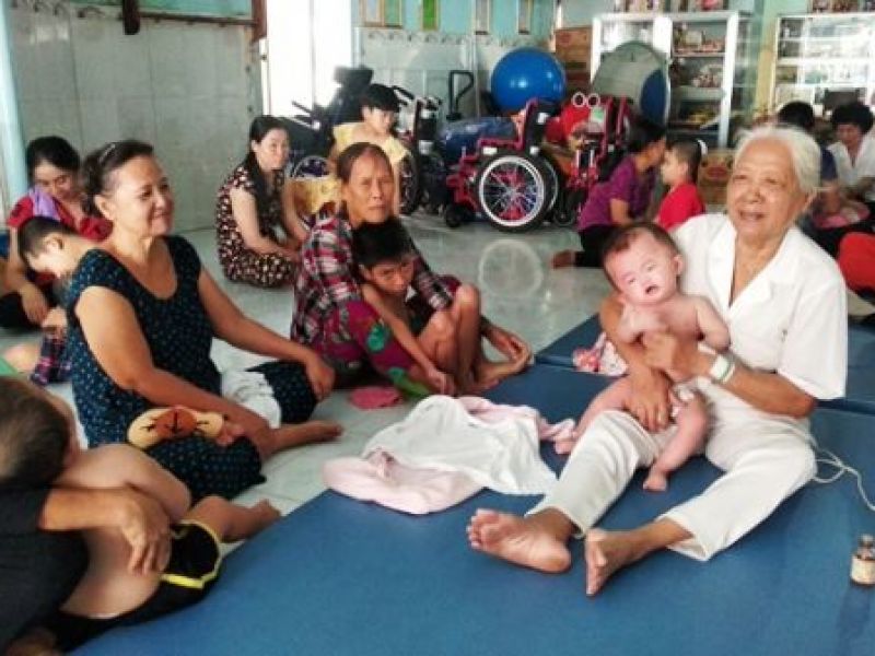 “Bà ngoại” của hàng nghìn trẻ bại não nhận giải thưởng Kova