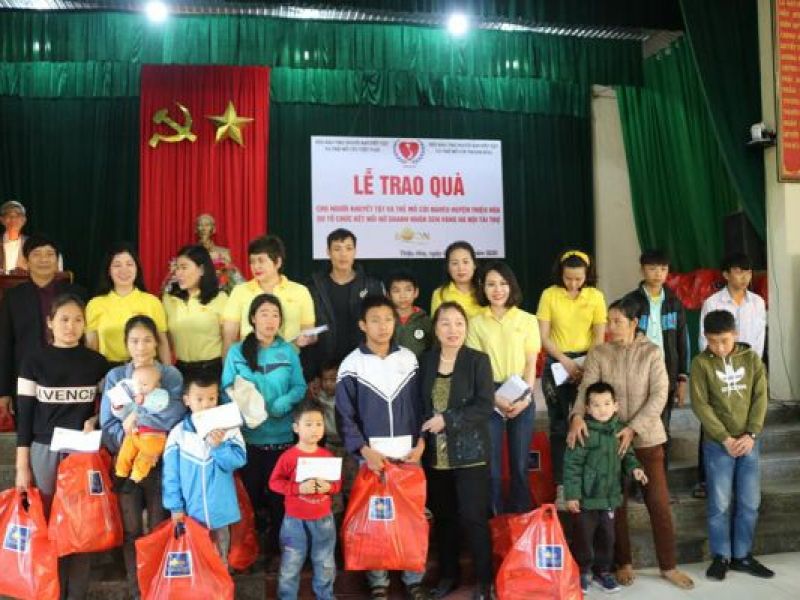 200 suất quà tặng học sinh mồ côi, khuyết tật huyện Thiệu Hoá, Thanh Hoá