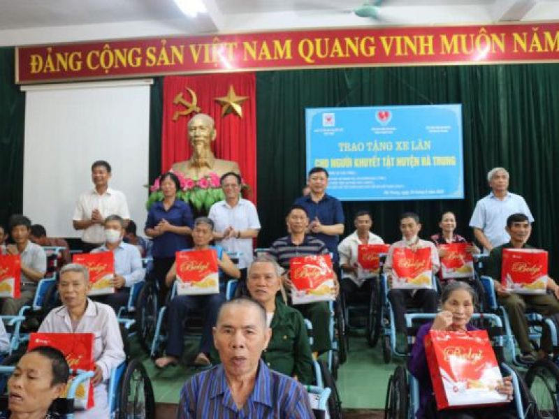 Tỉnh Hội Thanh Hoá: Trao tặng xe lăn cho người khuyết tật