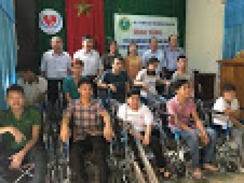 Tỉnh Hội Thừa Thiên Huế: Trao 18 xe lăn cho người khuyết tật vận động
