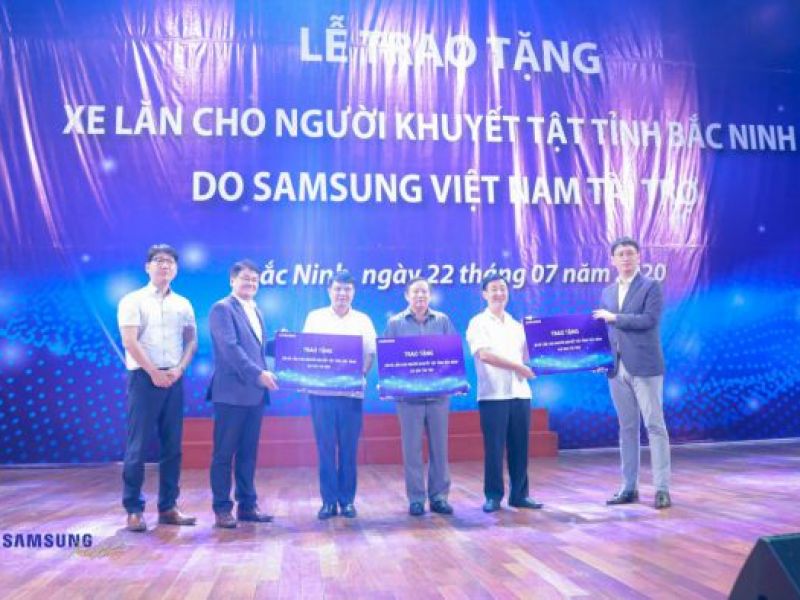 Samsung Việt Nam trao tặng xe lăn cho người khuyết tật tỉnh Bắc Ninh năm thứ 11 liên tiếp