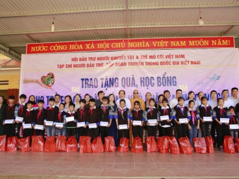 Trung ương Hội: 500 suất quà dành tặng trẻ em khuyết tật, mồ côi trẻ em nghèo các tỉnh Yên Bái, Tuyên Quang, Lạng Sơn