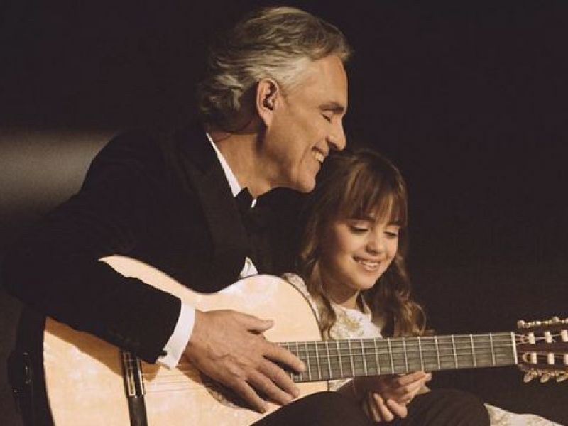 Danh ca mù Andrea Bocelli hát cùng con gái