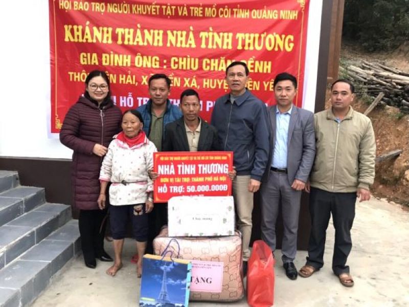 Quảng Ninh: Thêm 2 ngôi nhà hộ gia đình người khuyết tật huyện Tiên Yên được gắn biển Nhà tình thương