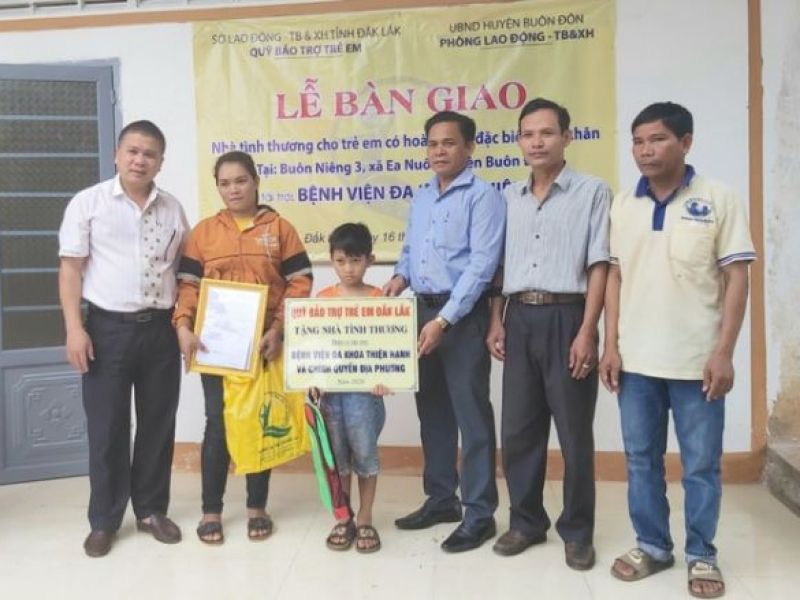 Quỹ bảo trợ trẻ em Đắk Lắk trao tặng nhà cho trẻ mồ côi khó khăn