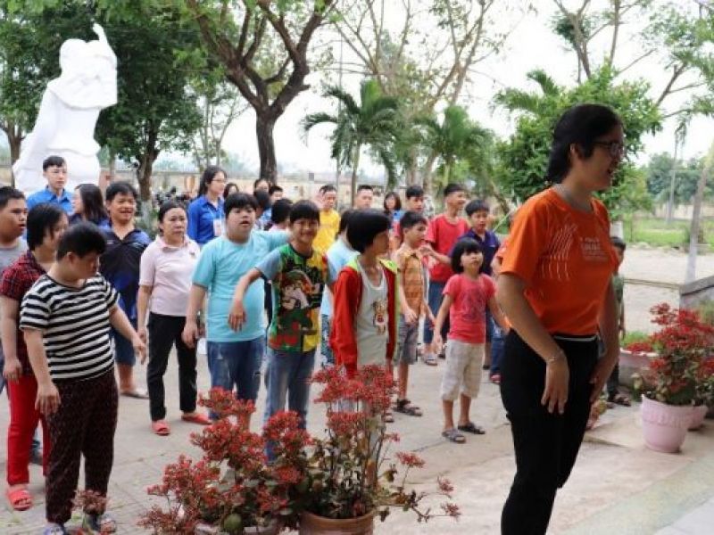 Đà Nẵng: Cùng CLB tiếng Anh mang tri thức đến với trẻ khuyết tật
