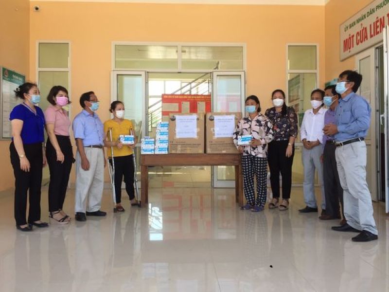 Tỉnh Hội Quảng Bình: Trao 5.000 khẩu trang cho NKT đi bầu cử
