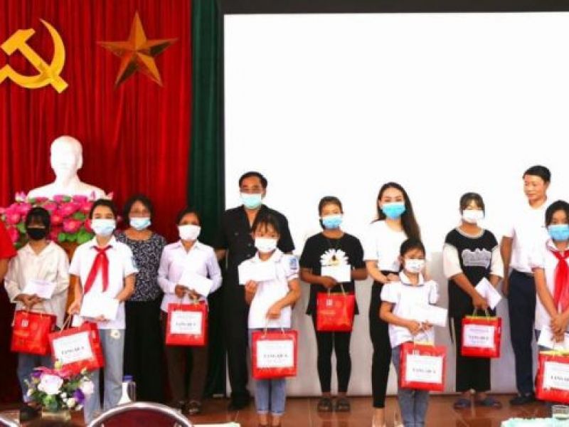 Tỉnh Hội Phú Thọ : Tặng quà cho học sinh mồ côi, khuyết tật nhân dịp Tết Thiếu nhi
