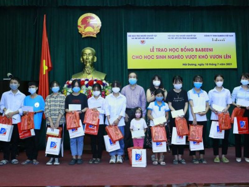 Công ty TNHH Babeeni Việt Nam Trao 55 suất học bổng cho học sinh nghèo vượt khó vươn lên 
