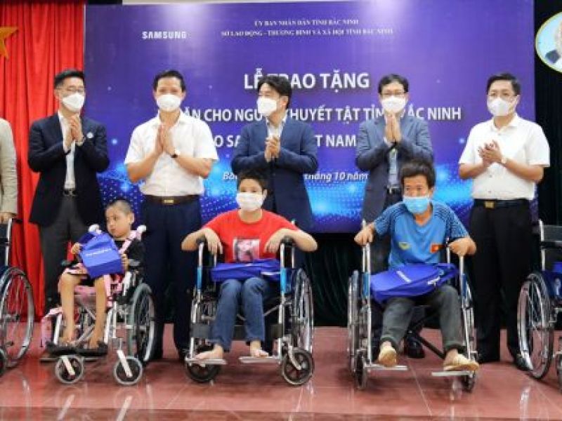 Samsung Việt Nam tặng 210 xe lăn cho người khuyết tật