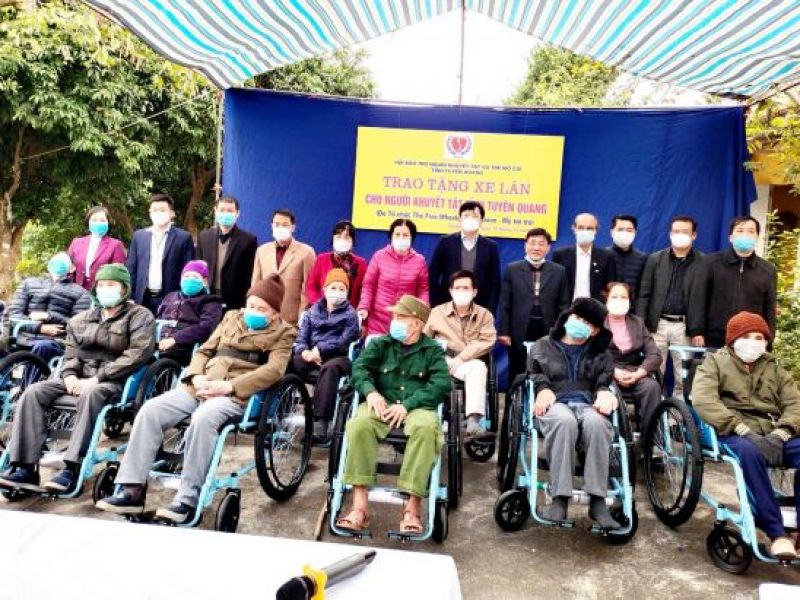 Tỉnh Hội Tuyên Quang: Trao tặng 200 xe lăn cho người khuyết tật