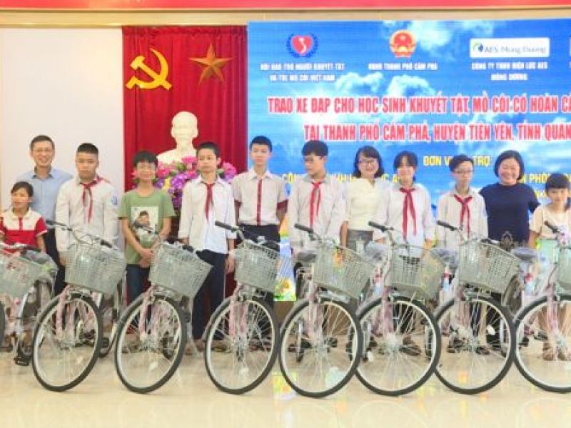 Tỉnh Hội Quảng Ninh: Trao tặng 60 xe đạp, mũ bảo hiểm cho học sinh TP Cẩm Phả và huyện Tiên Yên