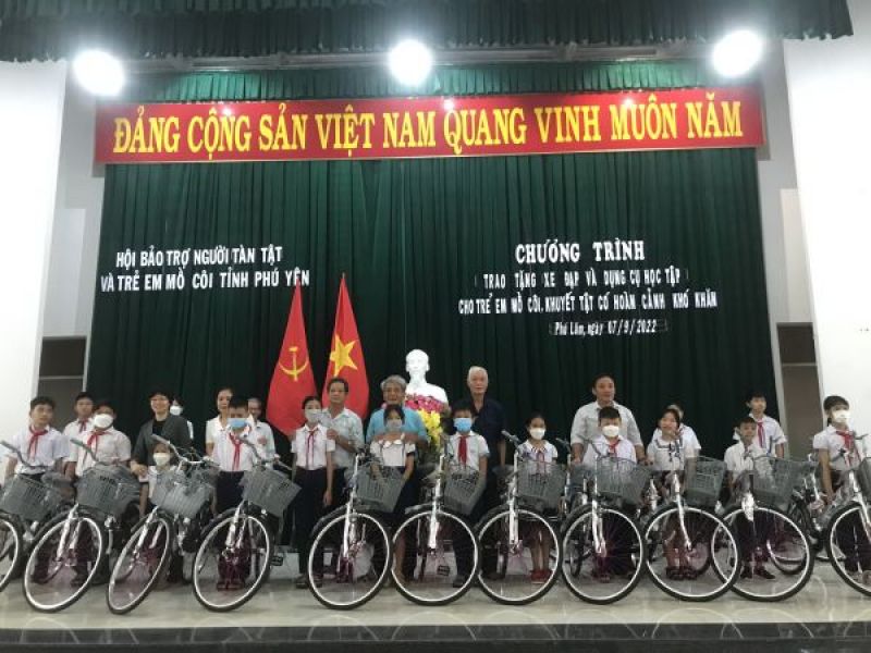 Tỉnh Hội Phú Yên: Trao tặng 80 xe đạp, dụng cụ học tập cho học sinh khuyết tật, mồ côi, học sinh có hoàn cảnh khó khăn