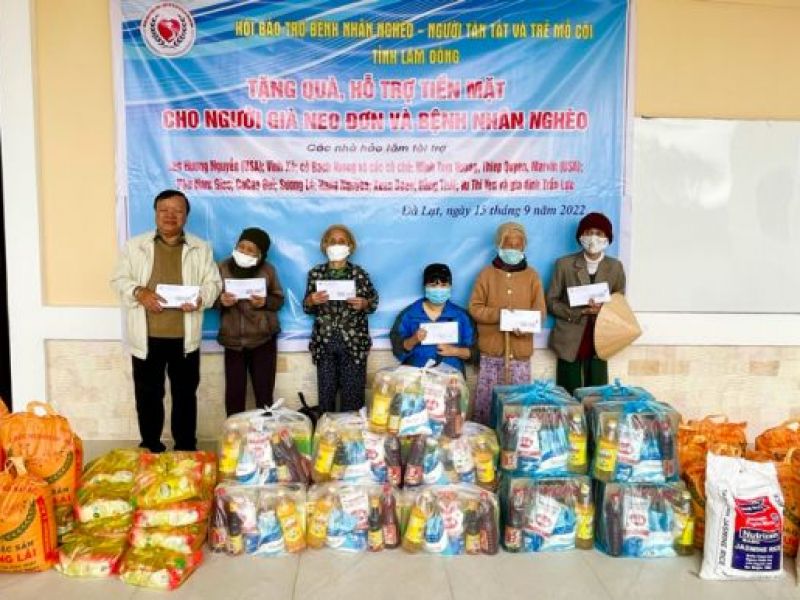 Tỉnh Hội Lâm Đồng: Trao quà cho bệnh nhân nghèo và học sinh có hoàn cảnh khó khăn