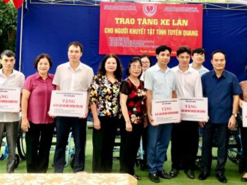 Tỉnh Hội Tuyên Quang: Trao tặng 400 xe lăn cho người khuyết tật