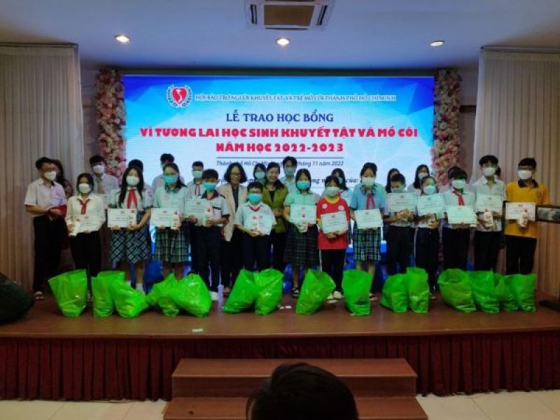 TP Hồ Chí Minh: Trao 1,2 tỷ đồng học bổng cho trẻ khuyết tật, mồ côi