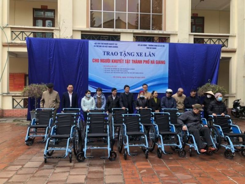 Trao 520 xe lăn cho người khuyết tật Hà Giang