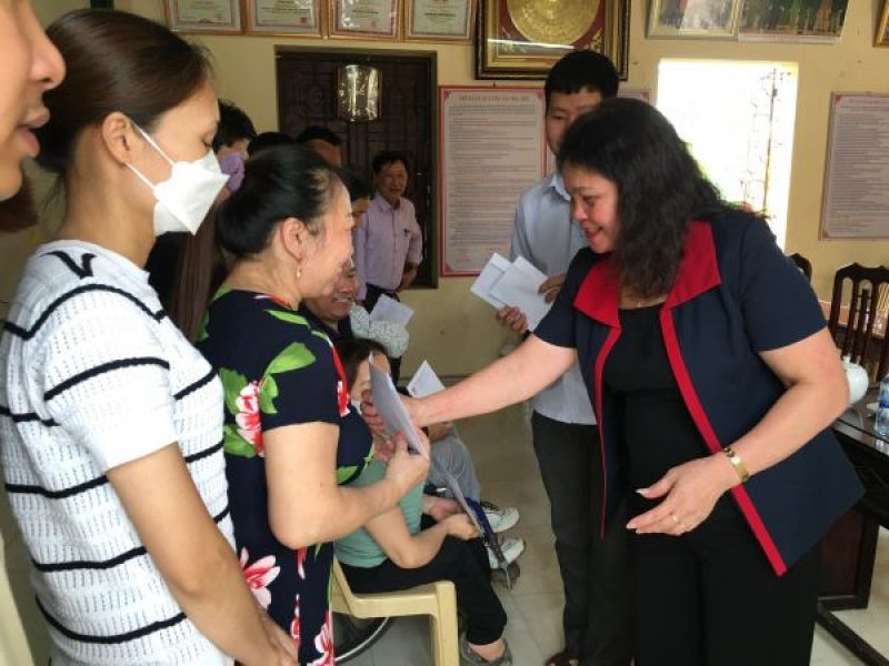 Trung ương Hội: Trao vốn sinh kế cho người khuyết tật tỉnh Nam Định