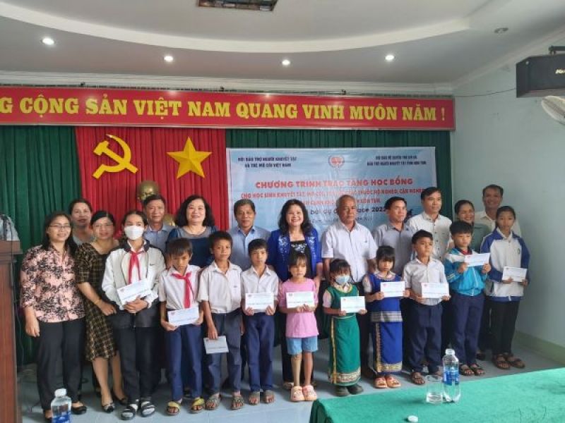 50 suất học bổng đến với học sinh yếu thế tỉnh Kon Tum