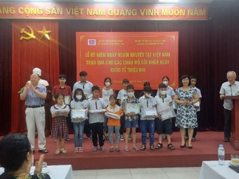 Thành Hội Hà Nội: Trao tặng 154 suất quà cho trẻ mồ côi dịp Tết Thiếu nhi 1.6