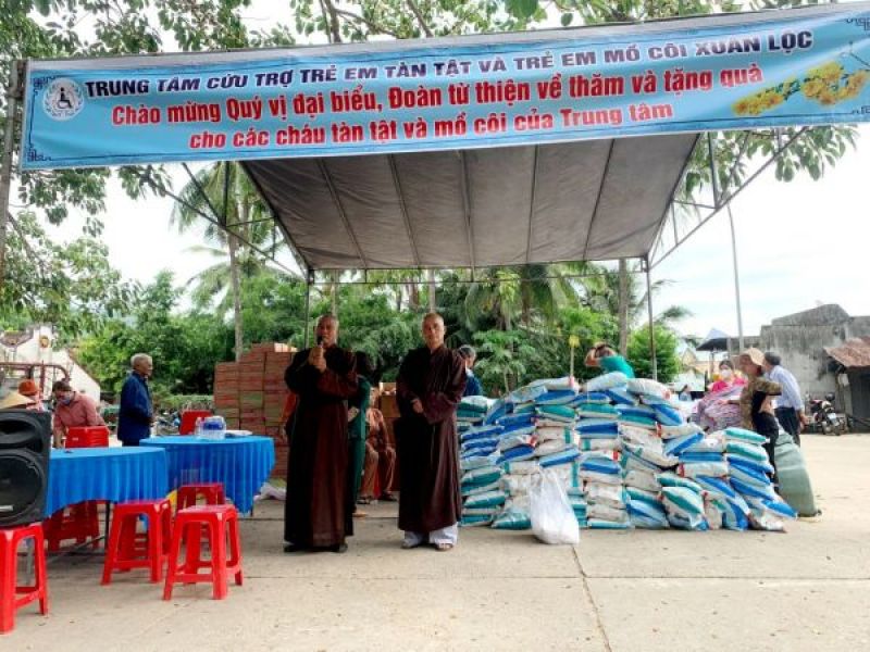 Tỉnh Hội Phú Yên: Trao tặng 200 suất quà bằng tiền và hiện vật cho các đối tượng