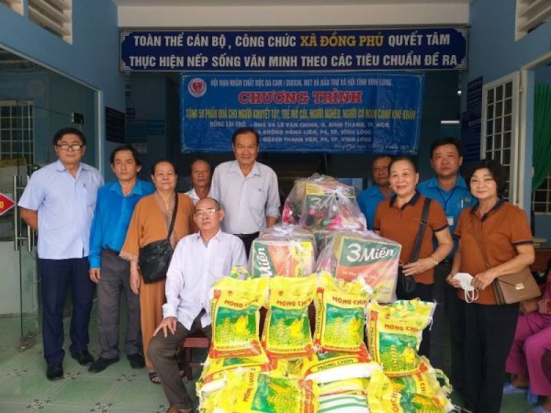 Tỉnh Hội Vĩnh Long: Trao tặng 250 phần quà cho các đối tượng trên địa bàn Tp. Vĩnh Long, huyện Long Hồ